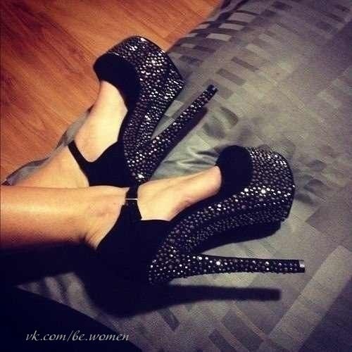 Черные туфли никогда не выйдут из моды!