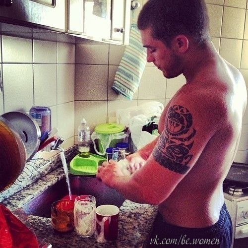 Мужчина лучший повар на кухне,я согласна - пусть готовит!
