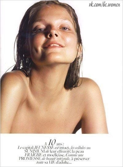 20-летняя модель Энико Михалик в образе девочки, девушки, женщины и пожилой дамы