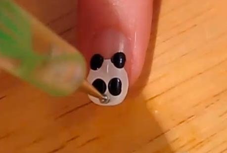 Дизайн ногтей "панда"