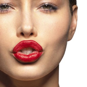 Как сделать губы более пухлыми и объемными?