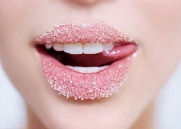 Обновляем кожу губ в домашних условиях