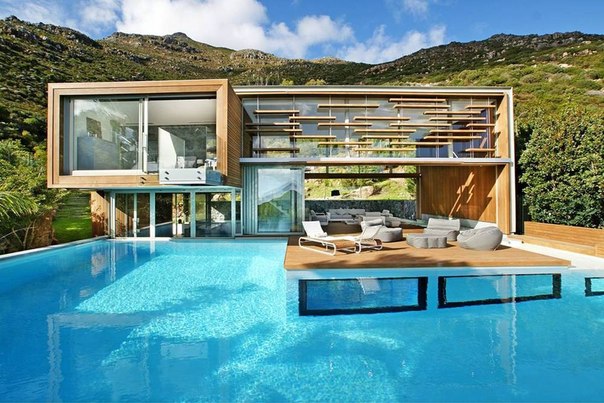 Если судьба занесет вас в Кейптаун (Южная Африка), то вы сможете прекрасно отдохнуть в этом курортном доме, который расположен на склоне горы и имеет вид на залив и гавань...