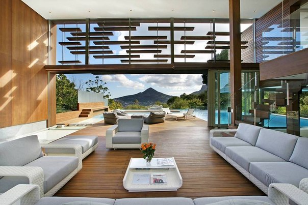 Если судьба занесет вас в Кейптаун (Южная Африка), то вы сможете прекрасно отдохнуть в этом курортном доме, который расположен на склоне горы и имеет вид на залив и гавань...